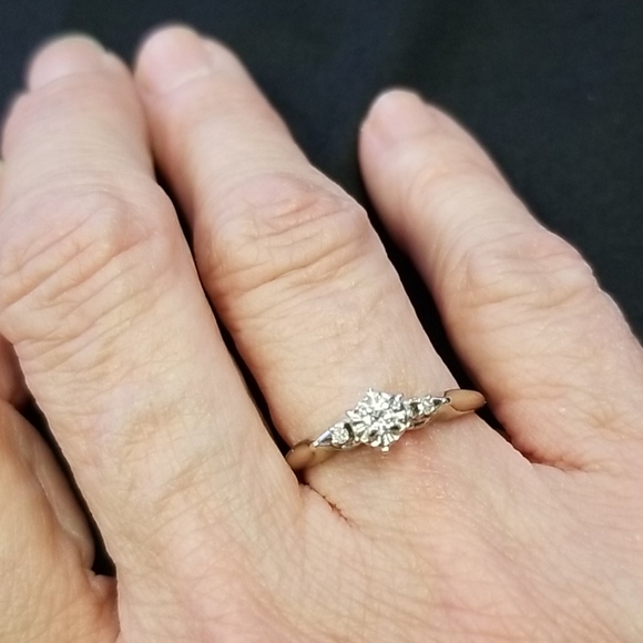 Jewelry - Final Drop Vintage  14k diamond engagement ring
